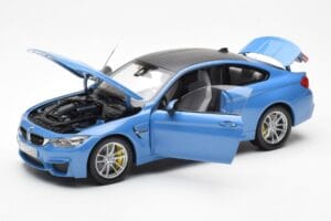 BMW M4 F82 Yas Marina Modra Paragon 1:18 PA-97102 Kovina – slika 2 od 8
