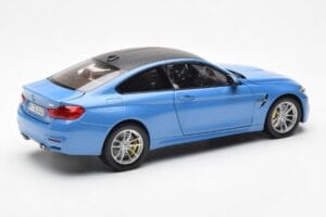 BMW M4 F82 Yas Marina Modra Paragon 1:18 PA-97102 Kovina – slika 3 od 8