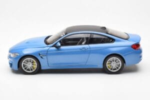 BMW M4 F82 Yas Marina Modra Paragon 1:18 PA-97102 Kovina – slika 4 od 8
