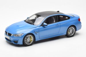 BMW M4 F82 Yas Marina Modra Paragon 1:18