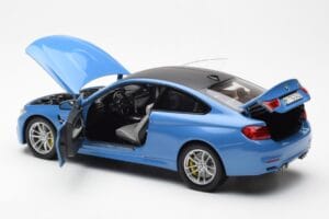 BMW M4 F82 Yas Marina Modra Paragon 1:18 PA-97102 Kovina – slika 5 od 8