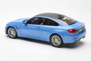 BMW M4 F82 Yas Marina Modra Paragon 1:18 PA-97102 Kovina – slika 7 od 8