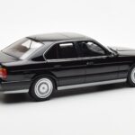 BMW M5 E34 Črn Otto 1:18 - image 2 of 6
