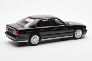 BMW M5 E34 Črn Otto 1:18 OT690 Smola – slika 2 od 6