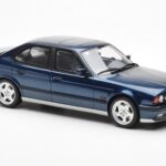 BMW M5 E34 Modra Metallic Otto 1:18 - image 4 of 6