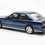 BMW M5 E34 Modra Metallic Otto 1:18 - image 5 of 6