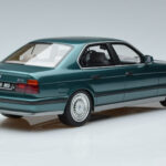 BMW M5 E34 Cecotto Edition Zelen Otto 1:18 - image 2 of 6
