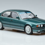 BMW M5 E34 Cecotto Edition Zelen Otto 1:18 - image 4 of 6