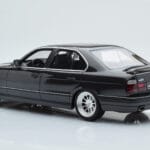 BMW M5 E34 Hartge Črn Otto 1:18 - image 4 of 6