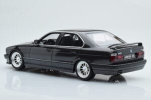 BMW M5 E34 Hartge Črn Otto 1:18 OT362B Smola – slika 4 od 6