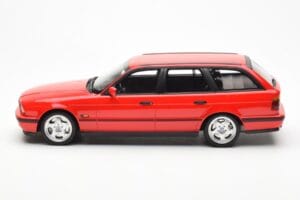 BMW M5 E34 Touring Rdeč Otto 1:18 OT951 Smola – slika 3 od 6