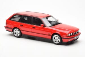 BMW M5 E34 Touring Rdeč Otto 1:18 OT951 Smola – slika 4 od 6