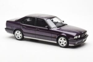 BMW M5 E34 Vijoličen Otto 1:18 OT106 Smola – slika 4 od 6