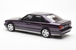 BMW M5 E34 Vijoličen Otto 1:18 OT106 Smola – slika 5 od 6