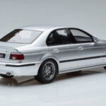 BMW M5 E39 Srebrn Otto 1:18 - image 2 of 7