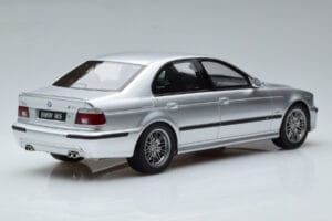 BMW M5 E39 Srebrn Otto 1:18 OT747B Smola – slika 2 od 7