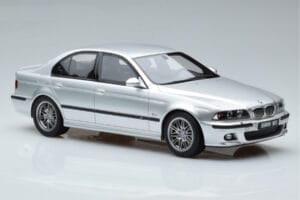 BMW M5 E39 Srebrn Otto 1:18 OT747B Smola – slika 4 od 7