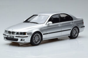 BMW M5 E39 Srebrn Otto 1:18