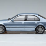 BMW M5 E39 Silverwater Modra Otto 1:18 - image 3 of 6