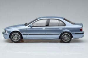 BMW M5 E39 Silverwater Modra Otto 1:18 OT554 Smola – slika 3 od 6