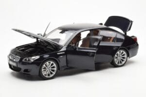 BMW M5 E60 Carbon Črn Kyosho 1:18 08593BK Kovina – slika 2 od 8