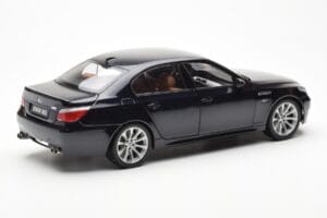 BMW M5 E60 Carbon Črn Kyosho 1:18 08593BK Kovina – slika 3 od 8