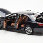 BMW M5 E60 Carbon Črn Kyosho 1:18 - image 5 of 8