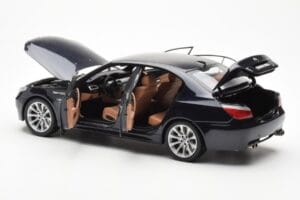 BMW M5 E60 Carbon Črn Kyosho 1:18 08593BK Kovina – slika 5 od 8