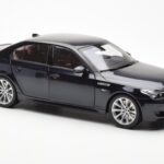 BMW M5 E60 Carbon Črn Kyosho 1:18 - image 6 of 8