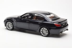 BMW M5 E60 Carbon Črn Kyosho 1:18 08593BK Kovina – slika 7 od 8