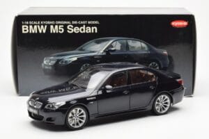 BMW M5 E60 Carbon Črn Kyosho 1:18 08593BK Kovina – slika 8 od 8