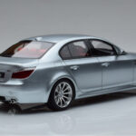 BMW M5 E60 Srebrn Otto 1:18 - image 2 of 6