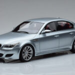 BMW M5 E60 Srebrn Otto 1:18