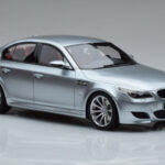 BMW M5 E60 Srebrn Otto 1:18 - image 4 of 6