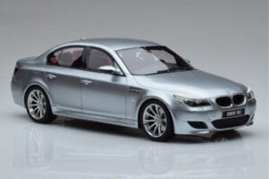 BMW M5 E60 Srebrn Otto 1:18 OT426 Smola – slika 4 od 6