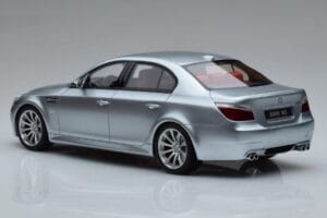 BMW M5 E60 Srebrn Otto 1:18 OT426 Smola – slika 5 od 6