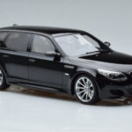 BMW M5 E61 Touring Črn Otto 1:18 - image 4 of 6