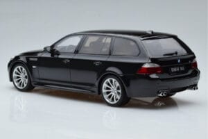 BMW M5 E61 Touring Črn Otto 1:18 OT1020 Smola – slika 5 od 6