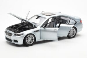 BMW M5 F10 Silverstone Srebrna Paragon 1:18 80432186353 Kovina – slika 2 od 8