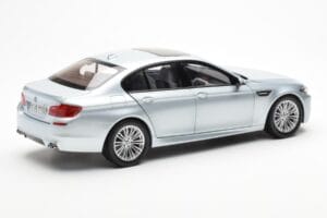 BMW M5 F10 Silverstone Srebrna Paragon 1:18 80432186353 Kovina – slika 3 od 8