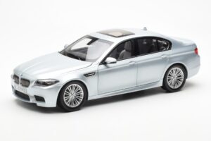 BMW M5 F10 Silverstone Srebrna Paragon 1:18