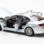 BMW M5 F10 Silverstone Srebrna Paragon 1:18 - image 5 of 8