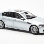 BMW M5 F10 Silverstone Srebrna Paragon 1:18 - image 6 of 8