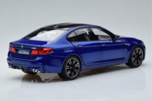 BMW M5 F90 Marina Bay Modra Norev 1:18 80432454783 Kovina – slika 3 od 7
