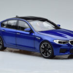 BMW M5 F90 Marina Bay Modra Norev 1:18 - image 5 of 7