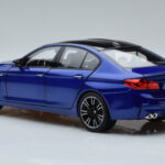 BMW M5 F90 Marina Bay Modra Norev 1:18 - image 6 of 7