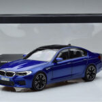 BMW M5 F90 Marina Bay Modra Norev 1:18 - image 7 of 7