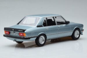BMW M535i E12 Modra Norev 1:18 183269 Kovina – slika 2 od 6