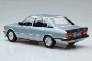 BMW M535i E12 Modra Norev 1:18 183269 Kovina – slika 5 od 6