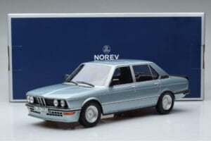 BMW M535i E12 Modra Norev 1:18 183269 Kovina – slika 6 od 6